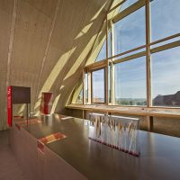 Vue de l'une des salle d'exposition du CIP La Villa, musée d'archéologie à Dehlingen, présentant des pièces archéologiques retrouvées sur le site du Gurtelbach